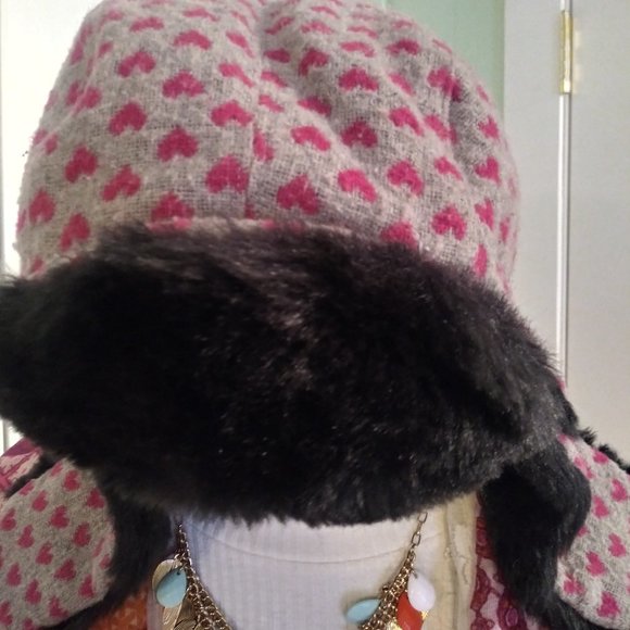 1854 Forever 21 Fur Trimmed Flap Cap NWT - Picture 3 of 5